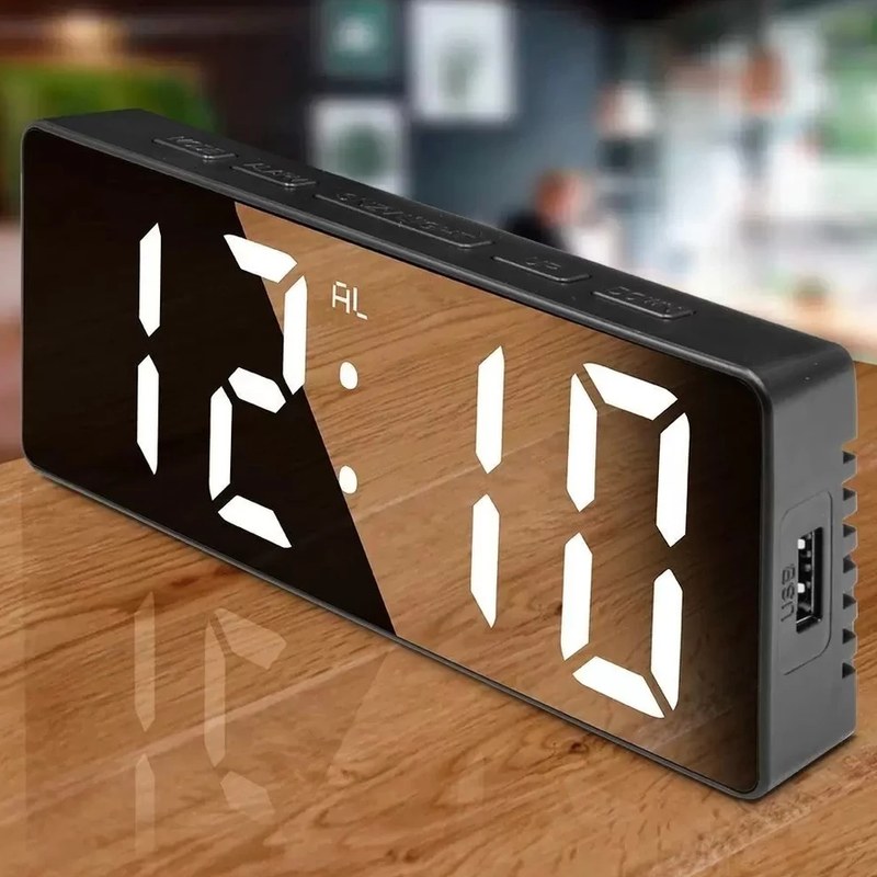 Relógio Despertador Digital de Mesa com Visor LED
